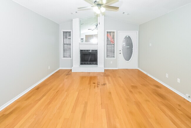 Foto del edificio - 108 Pin Oak Cove