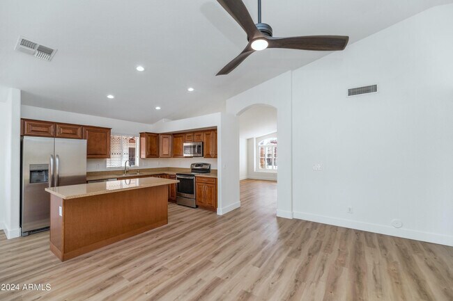 Foto del edificio - 1706 E Windsong Dr