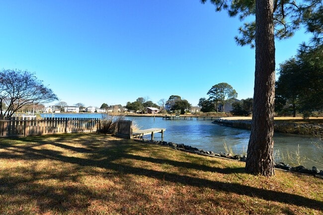 Foto del edificio - Larchmont Waterfront! Just Miles from NOB