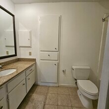 Building Photo - 712 Augusta Dr