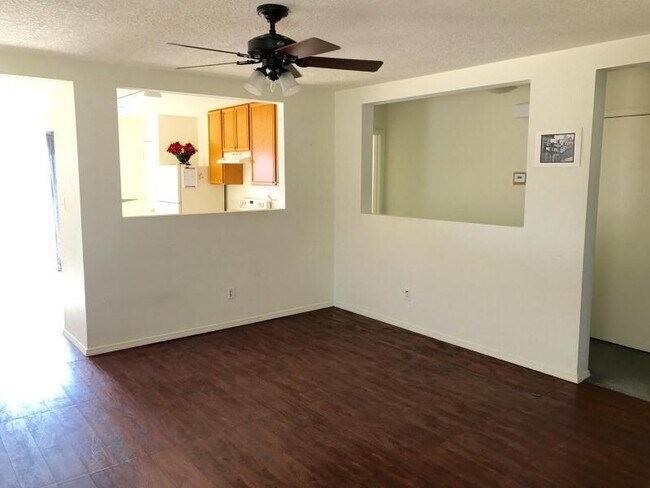Foto del edificio - 2432 Woodhill Dr NW