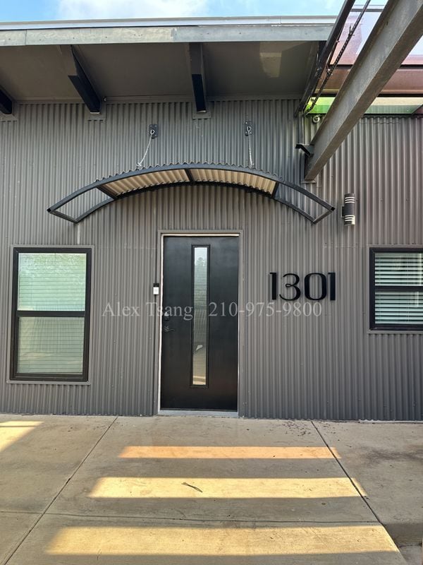 Building Photo - 811 Montana St