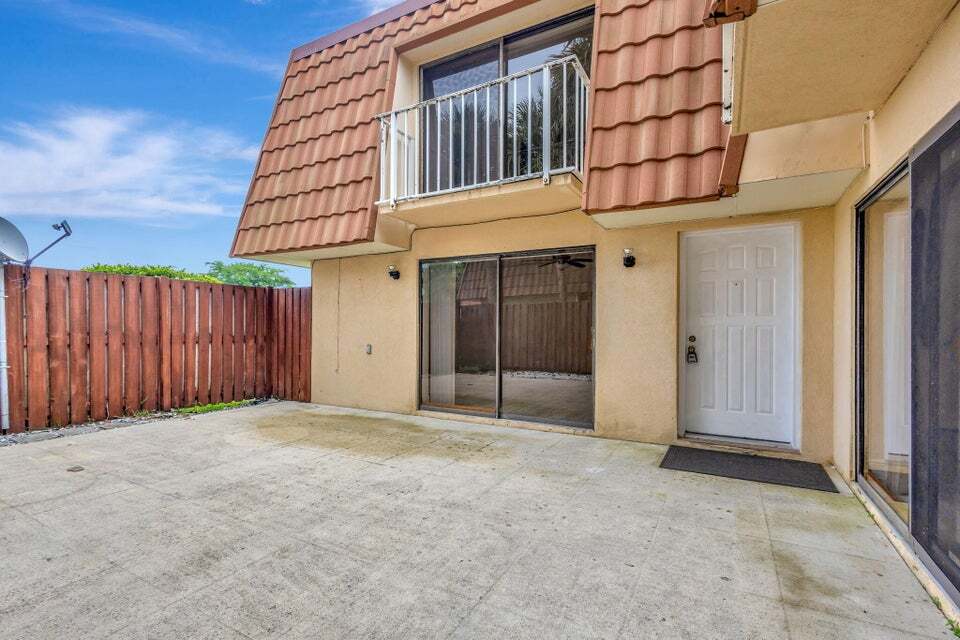 Photo - 806 Blue Ridge Circle, West Palm Beach, FL 33409 - 2 BR 2.5 BA Townhouse