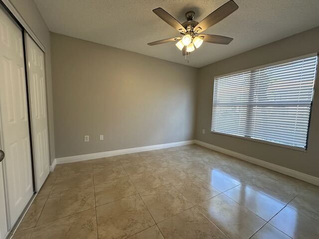 Foto del edificio - 1540 Lake Crystal Dr