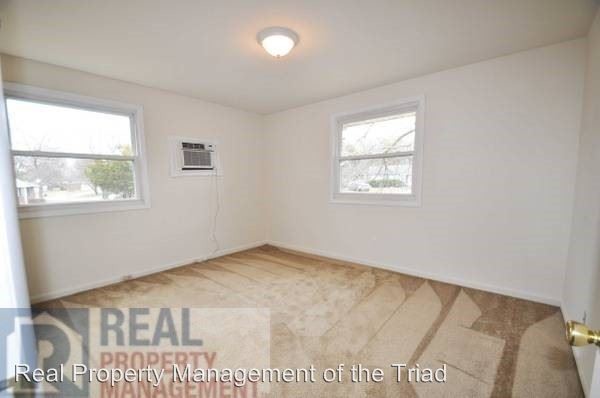Building Photo - 3 br, 1 bath House - 2300 Willow Rd.