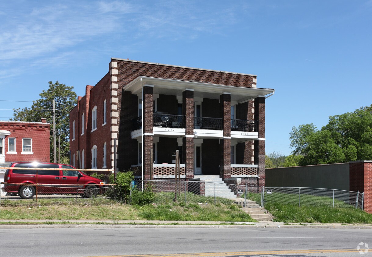 Foto principal - 3404-3406 Independence Ave