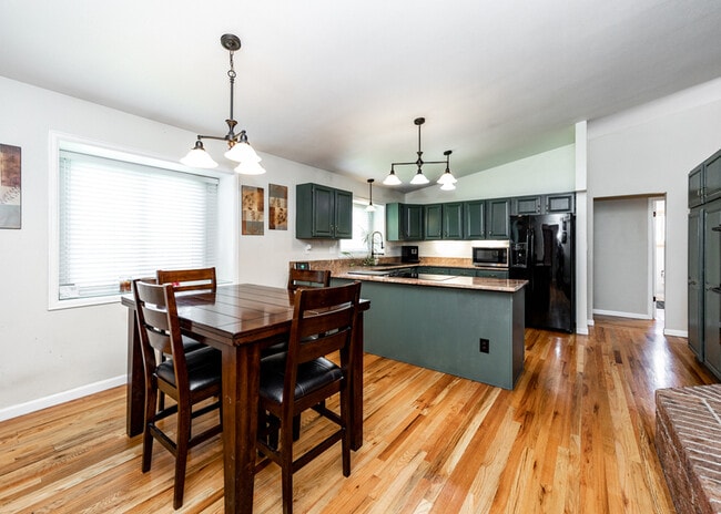 Building Photo - 3865 Wolcott Pl