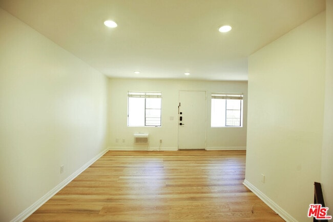 Building Photo - 833 Orange Grove Ave