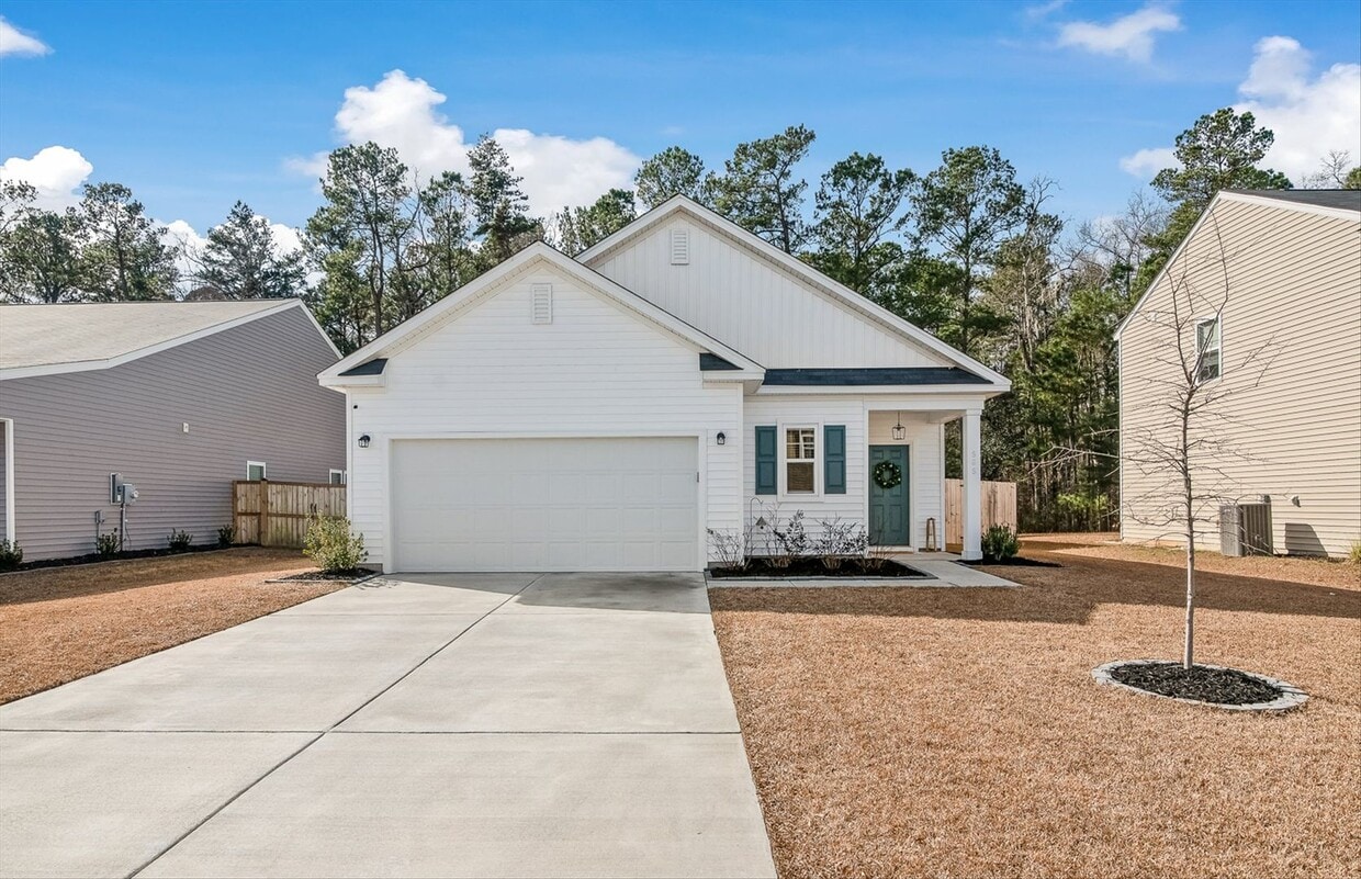 Foto principal - Modern Moncks Corner Home!
