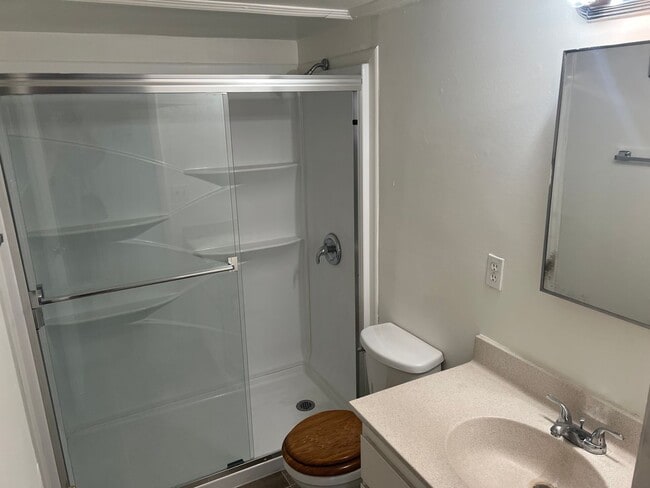 Building Photo - 2BED & 1BATH