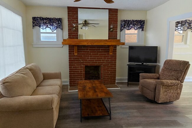 Foto del edificio - 2940 Brevard Ave