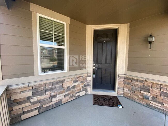 Building Photo - 5028 S Versailles Cir