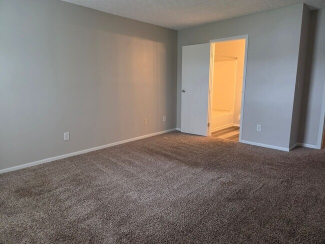 Building Photo - 6696 Axtel Dr