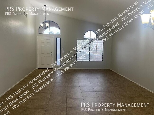 Building Photo - 2152 W Myrtle Dr