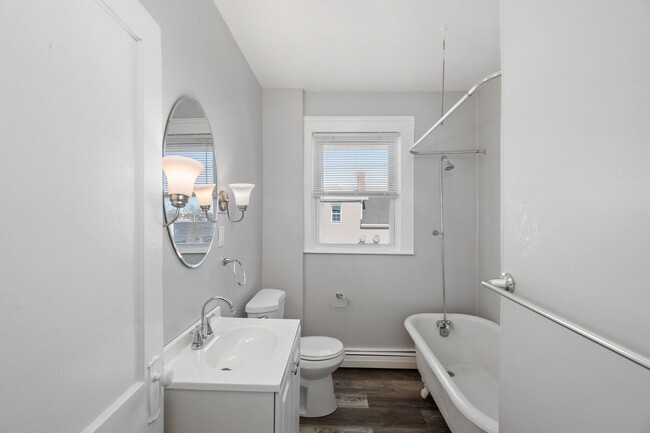 Foto del edificio - 508 Lonsdale Ave