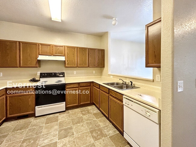 Building Photo - 5906 Ensemble Heights