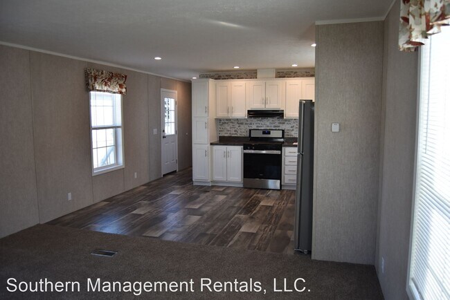 Building Photo - 2 br, 1 bath House - 3 Locust Lane