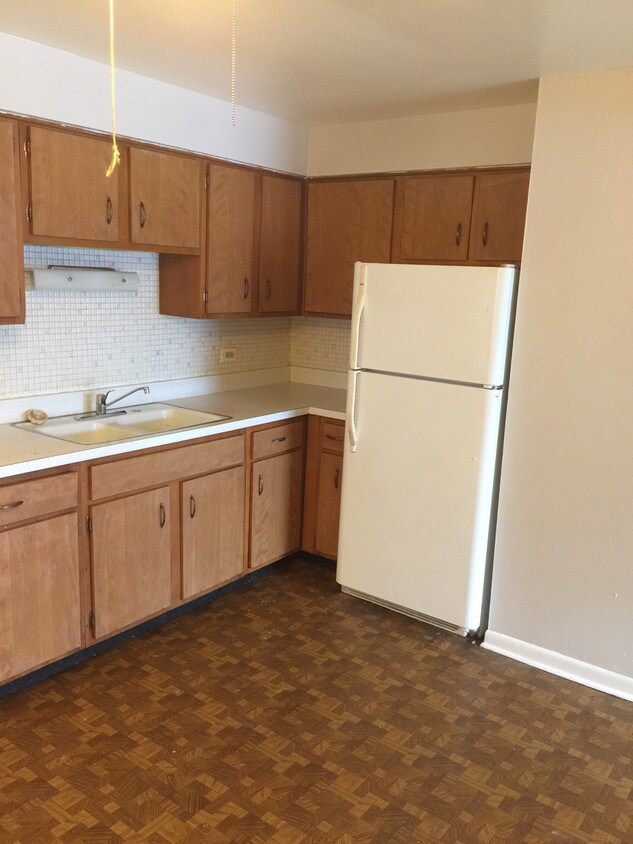 9841 S Harlem Ave Unit 2E, Chicago Ridge, IL 60415 Room for Rent in