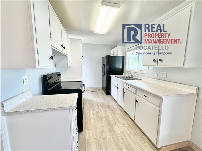 Building Photo - 3 bedroom 2 bath House