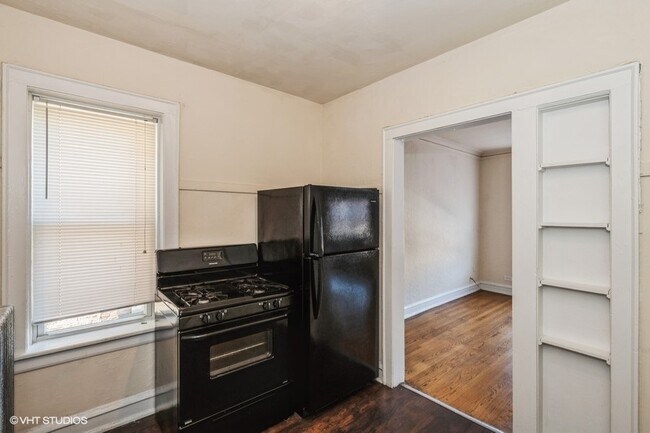 Foto del edificio - 5427 W Montrose Ave