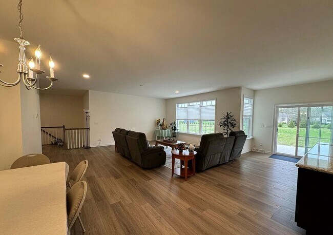 Foto del edificio - For Rent: Stunning 4-Bedroom Ranch, Presti...