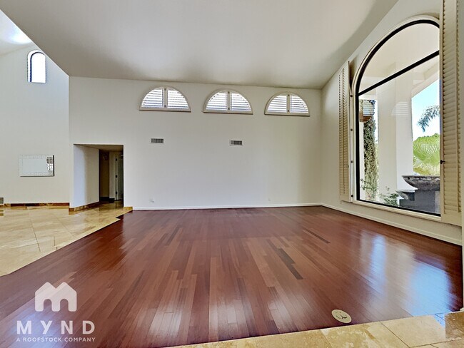 Foto del edificio - 8260 E Sutton Dr