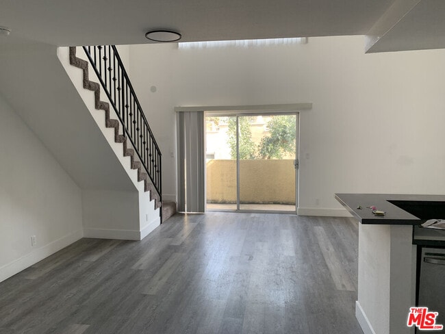 Building Photo - 420 S Harvard Blvd