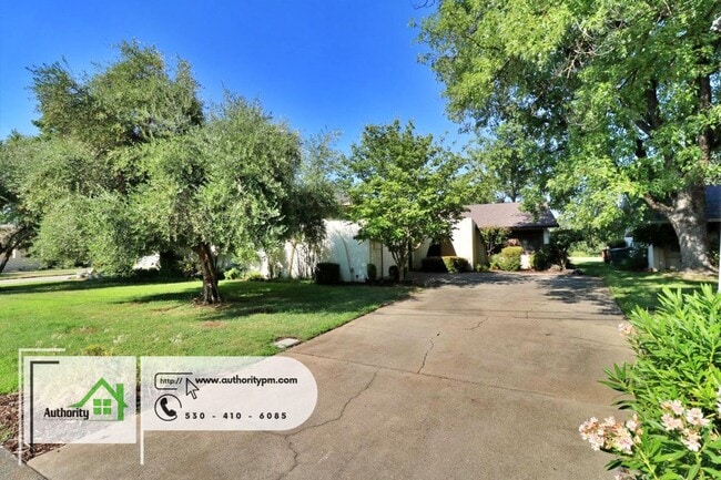Building Photo - 3926 Golf Dr