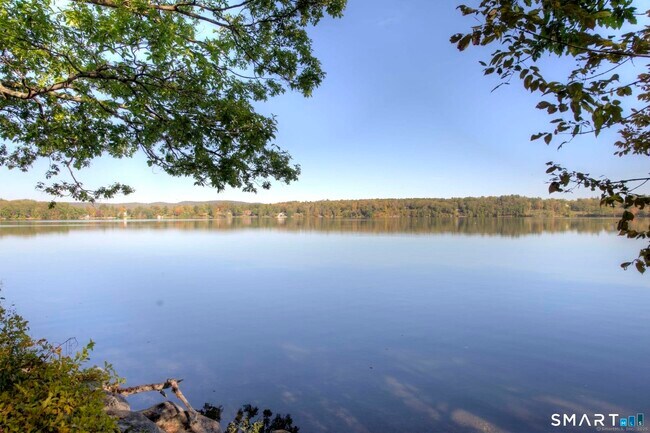 Foto del edificio - 63 Old Cne Rd