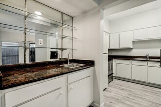 Building Photo - 1818 Augusta Dr