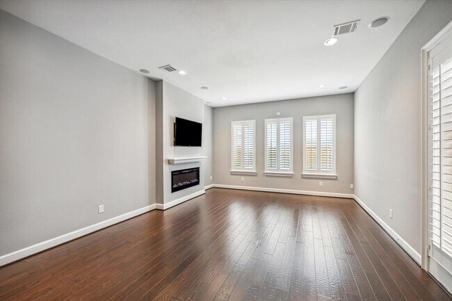 Foto del edificio - 5118 Larkin St