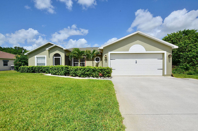 Building Photo - 405 SW Alcan Drive  Port Saint Lucie FL 34953