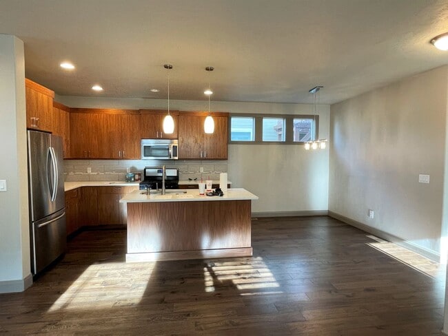 Building Photo - Beautiful 3 bed 2.5 bath in East Boise jus...