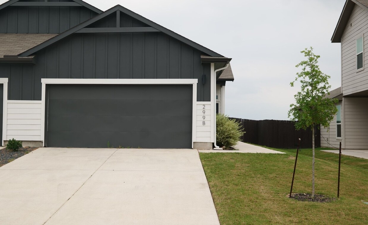 Primary Photo - Stunning 3x2 Luxury Duplex in Buda, TX!