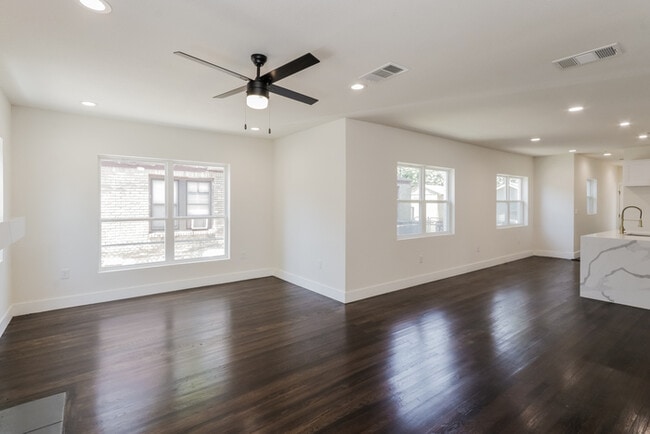 Building Photo - 1131 Brunner Ave