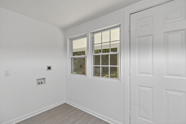 Foto del edificio - 13648 Track Ln