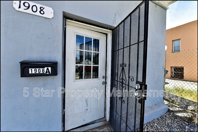 Building Photo - 1908A Olive Ave !!
