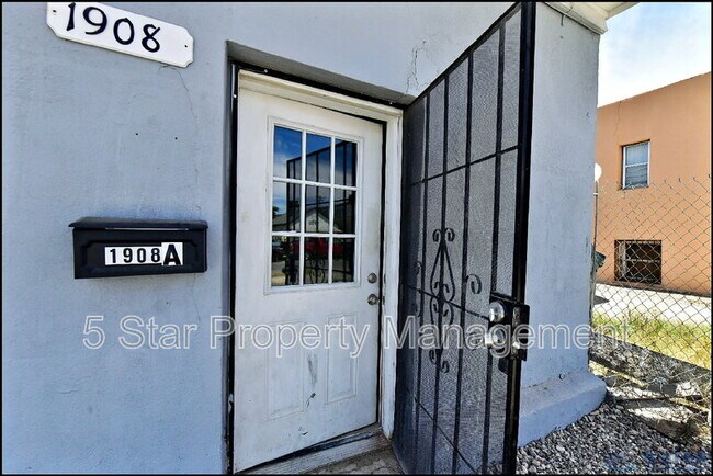 Foto del edificio - 1908A Olive Ave !!