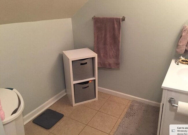 Building Photo - Large 2 Bedroom, 1 Bathroom Duplex