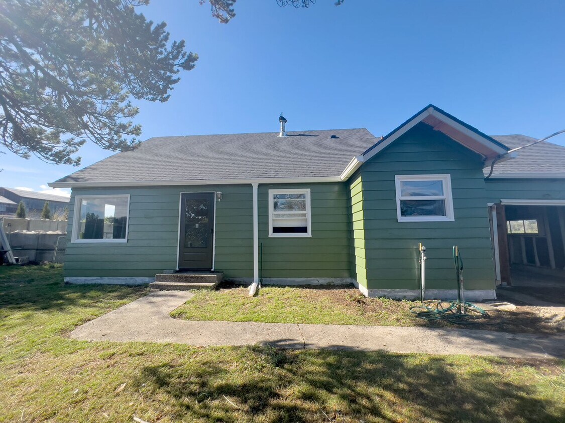 Primary Photo - 92182 Front Rd, Astoria, OR 97103