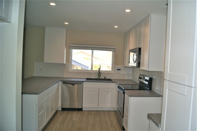 Foto del edificio - 1064 La Reina Dr