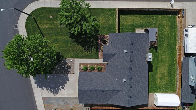 Building Photo - Single level home