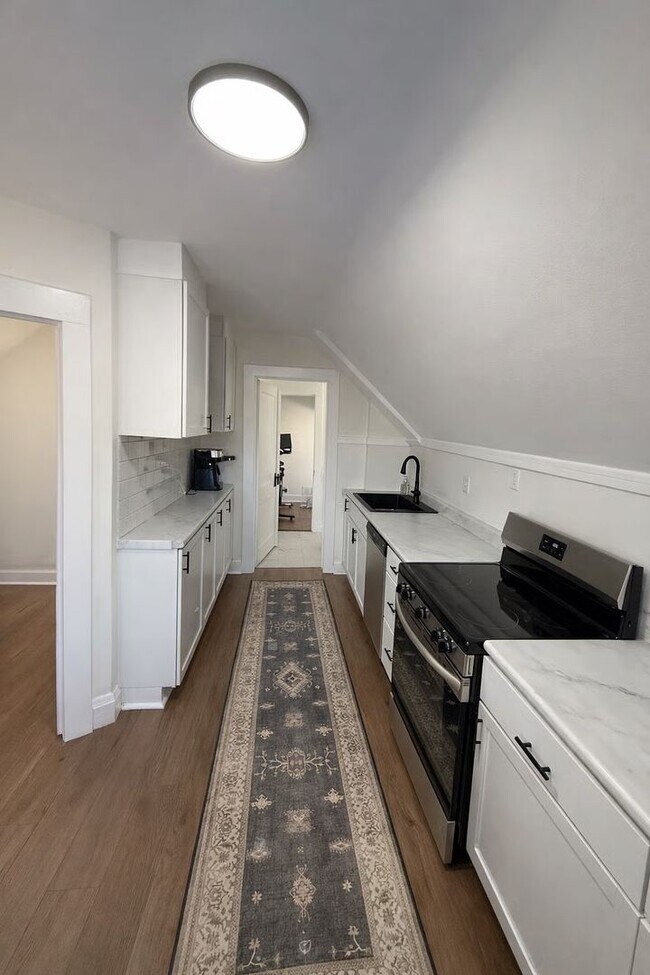 Foto del edificio - Fully Furnished 1BR + Office | Travel Nurse Ready | 30+ Day Stays Near Milwaukee