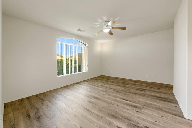 Foto del edificio - 43875 Liberty St