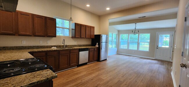 Foto del edificio - Room in Duplex on Bolton Rd NW