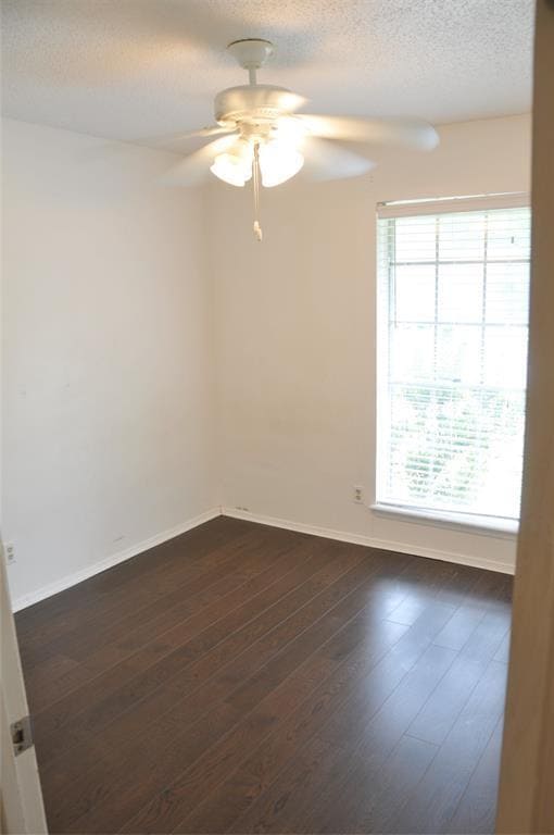 Foto del edificio - 5602 Berry Hill Dr