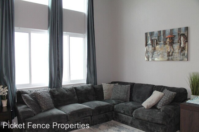 Foto del edificio - 3 br, 3 bath House - 1312 101st Ave Court