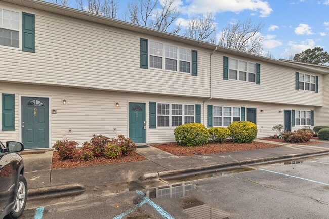 Building Photo - 2 Bed 2.5 Bath Townhome