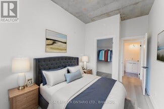 Building Photo - 169 James St S