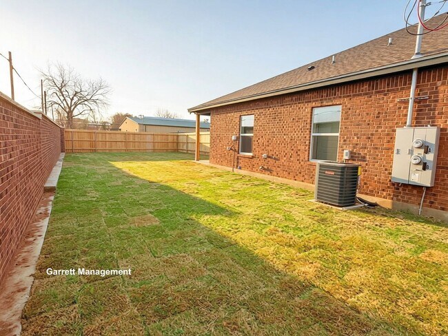 Foto del edificio - New Construction 3/2 Duplex